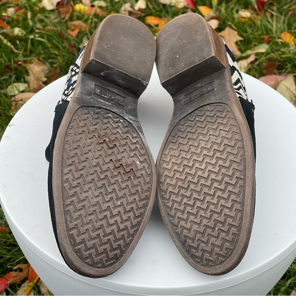 Toms Shaye Booties Womens 7.5 Black Aztec Tribal Print Suede Low Ankle Slip On - Picture 8 of 13